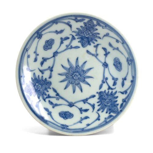 Mid Qing, B&W porcelain teapot plate